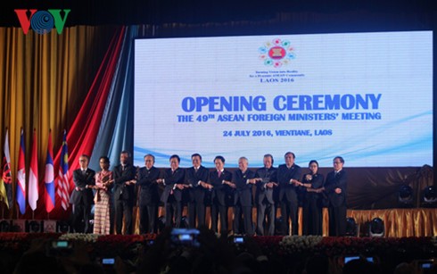 49th ASEAN Foreign Ministers Meeting opens in Vientiane, Laos - ảnh 1